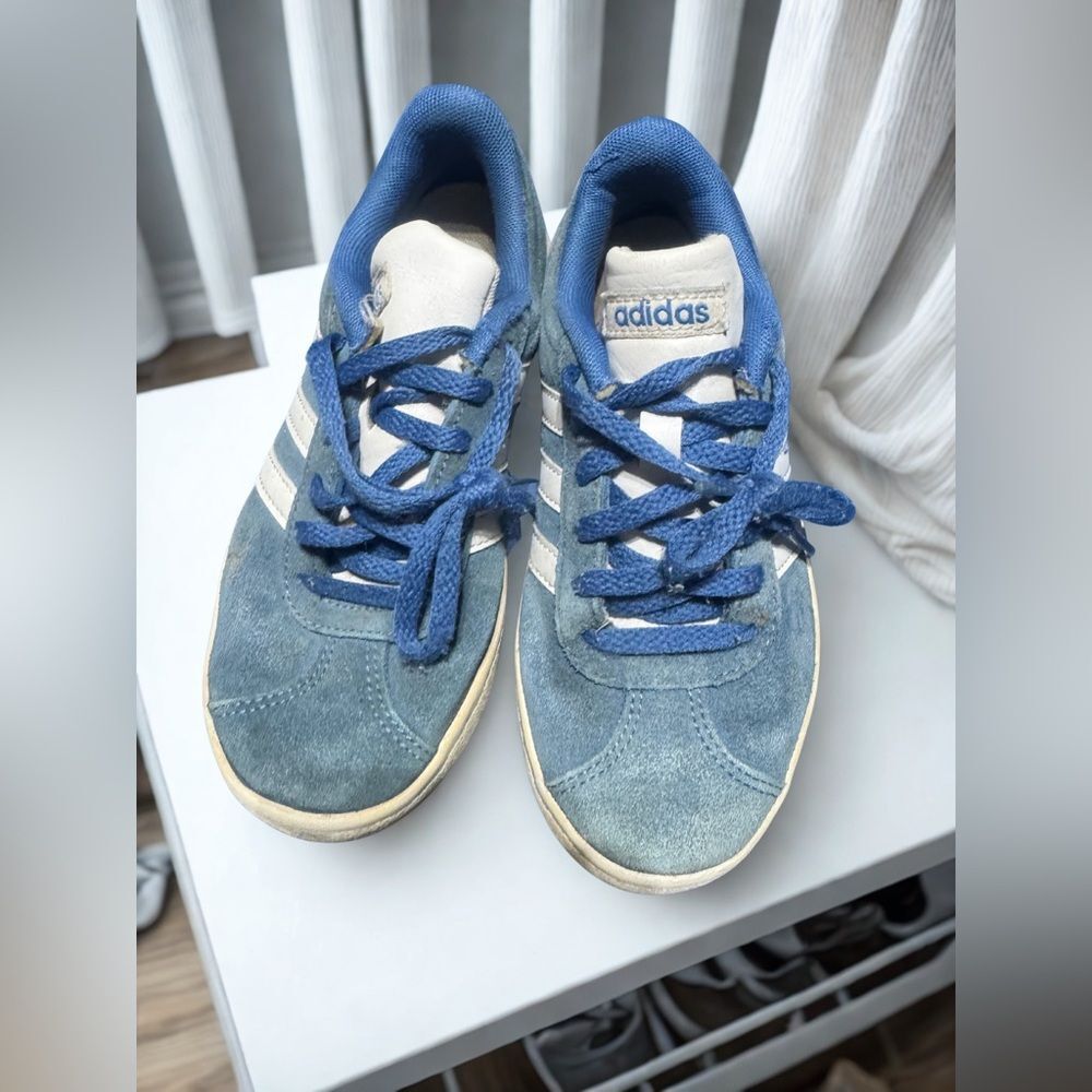 Adidas Kids Vl Court blue/white Suede Sneaker, size 1 - Picture 3 of 3